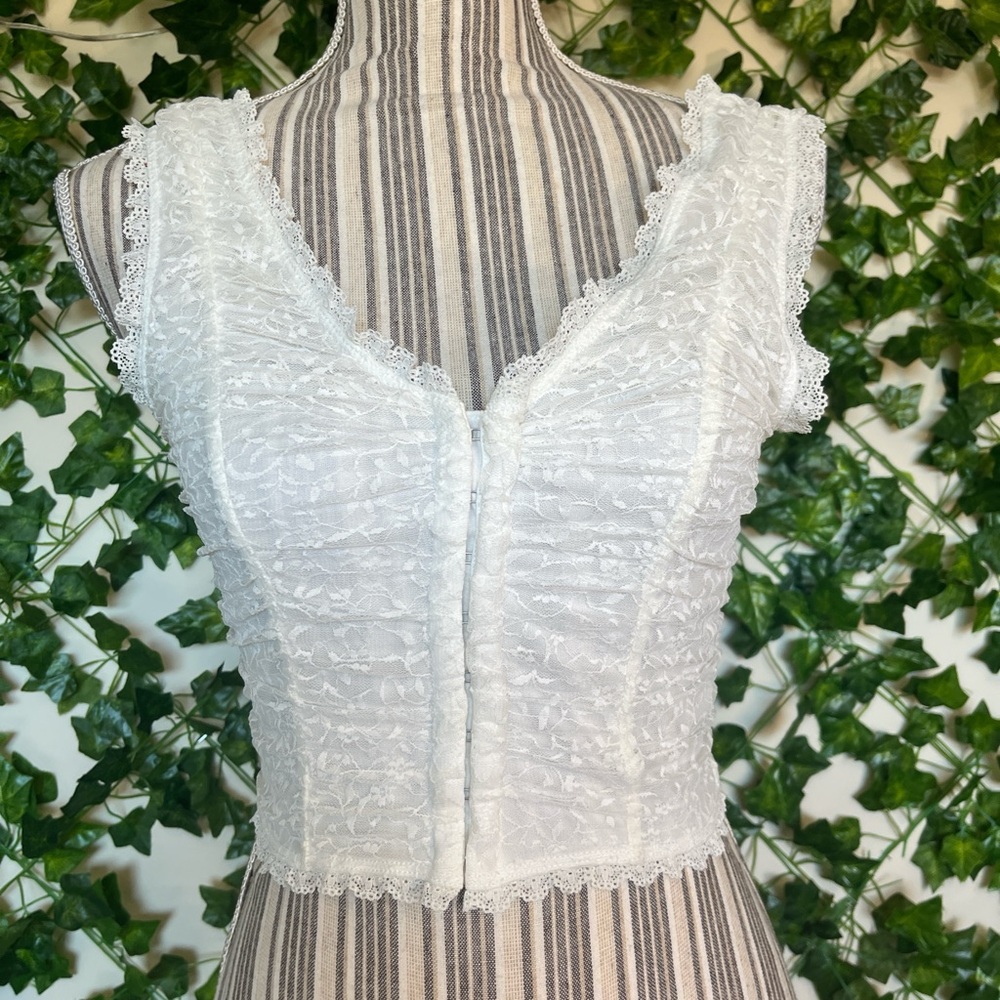 Elegant White Lace Women’s Top